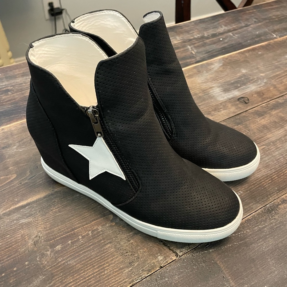 Wedge sneakers